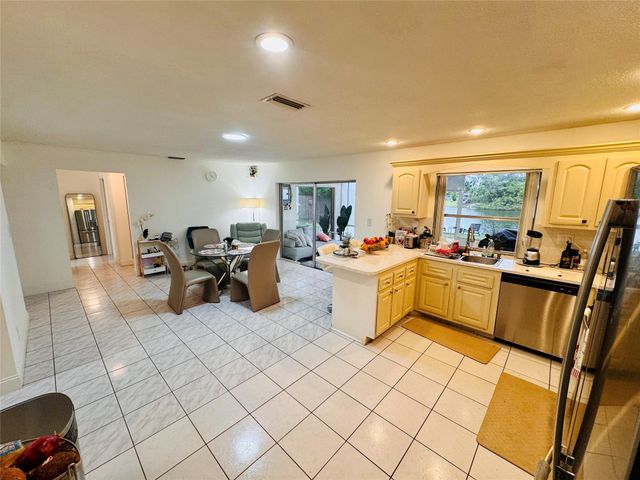 9673 NW 45th St, Sunrise, FL 33351