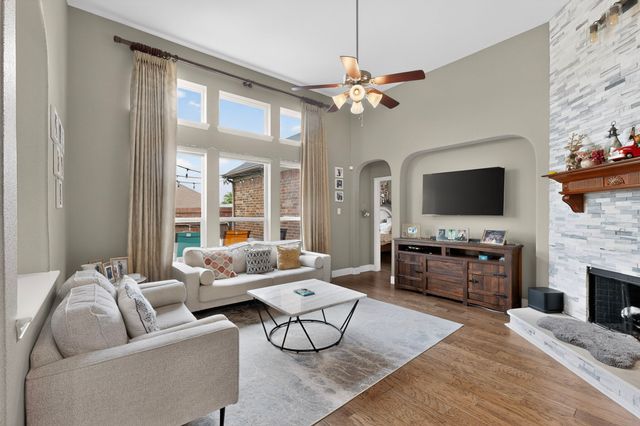 2345 Fountain Gate Drive, Little Elm, TX 75068