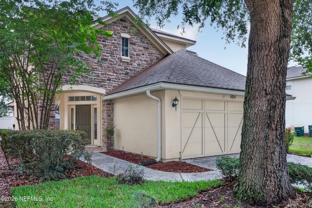 6251 DEVONHURST Drive, Jacksonville, FL 32258