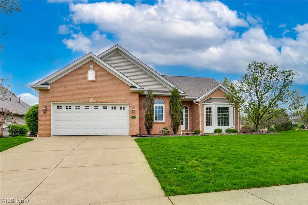 2222 Burberry Street NW, North Canton, OH 44720