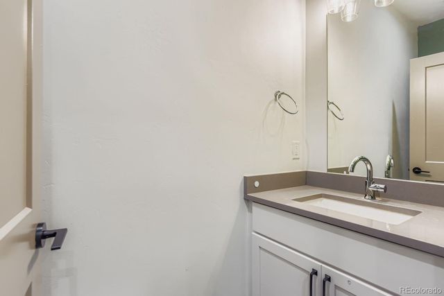 1280 E Hampden Avenue B, Englewood, CO 80113