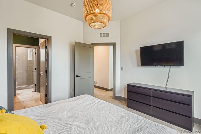 1280 E Hampden Avenue B, Englewood, CO 80113