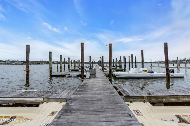 28 Riverside Avenue, 1H, Red Bank, NJ 07701