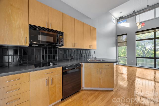 514 W 10th Street 403, Charlotte, NC 28202