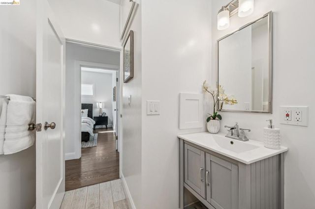 2012 Chestnut St, Oakland, CA 94607