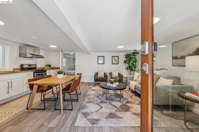 2012 Chestnut St, Oakland, CA 94607