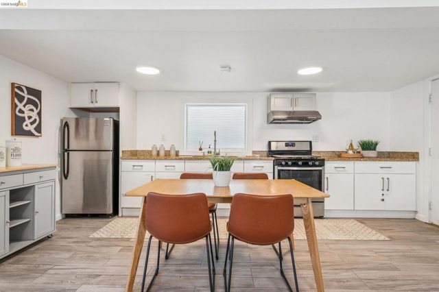 2012 Chestnut St, Oakland, CA 94607