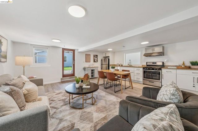 2012 Chestnut St, Oakland, CA 94607