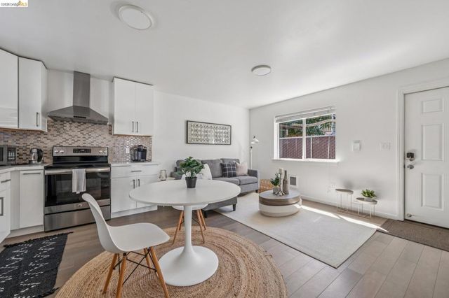 2012 Chestnut St, Oakland, CA 94607