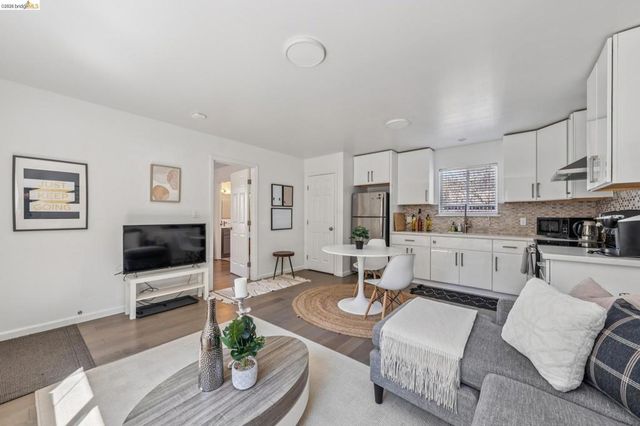 2012 Chestnut St, Oakland, CA 94607