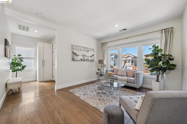 2012 Chestnut St, Oakland, CA 94607