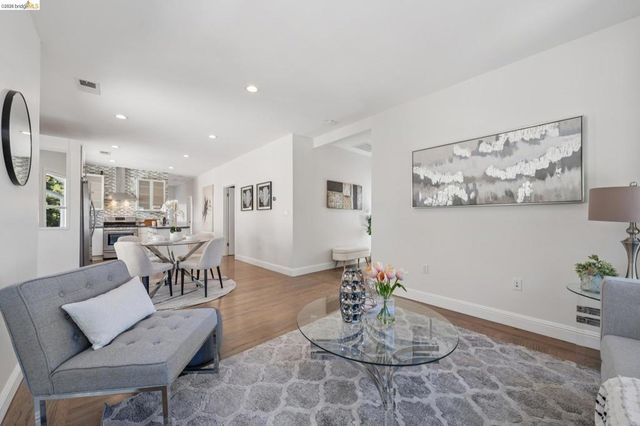 2012 Chestnut St, Oakland, CA 94607