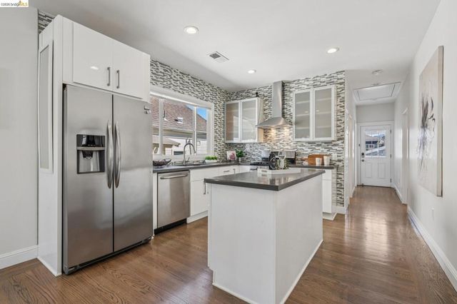 2012 Chestnut St, Oakland, CA 94607