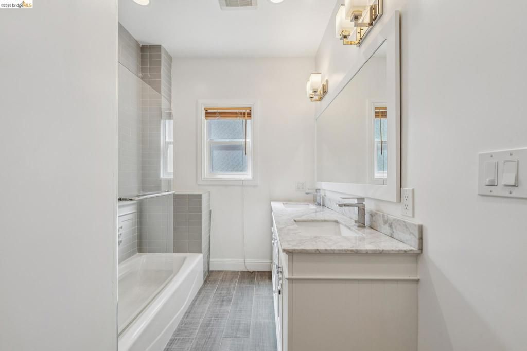 Image 11 of property listing at 2012 Chestnut St, Oakland, CA 94607