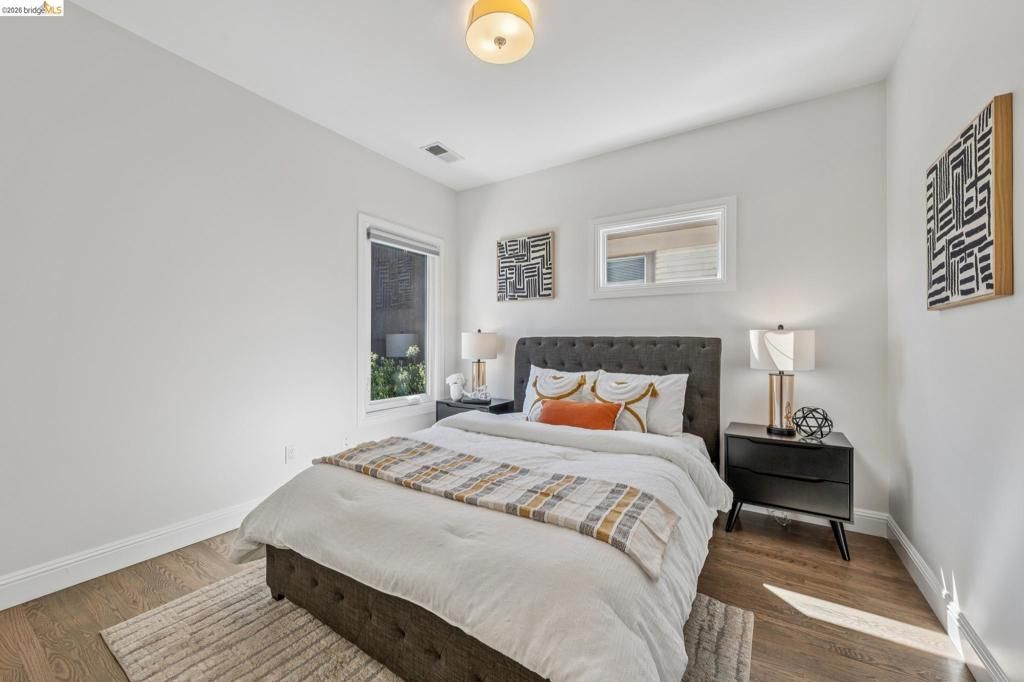 Image 13 of property listing at 2012 Chestnut St, Oakland, CA 94607