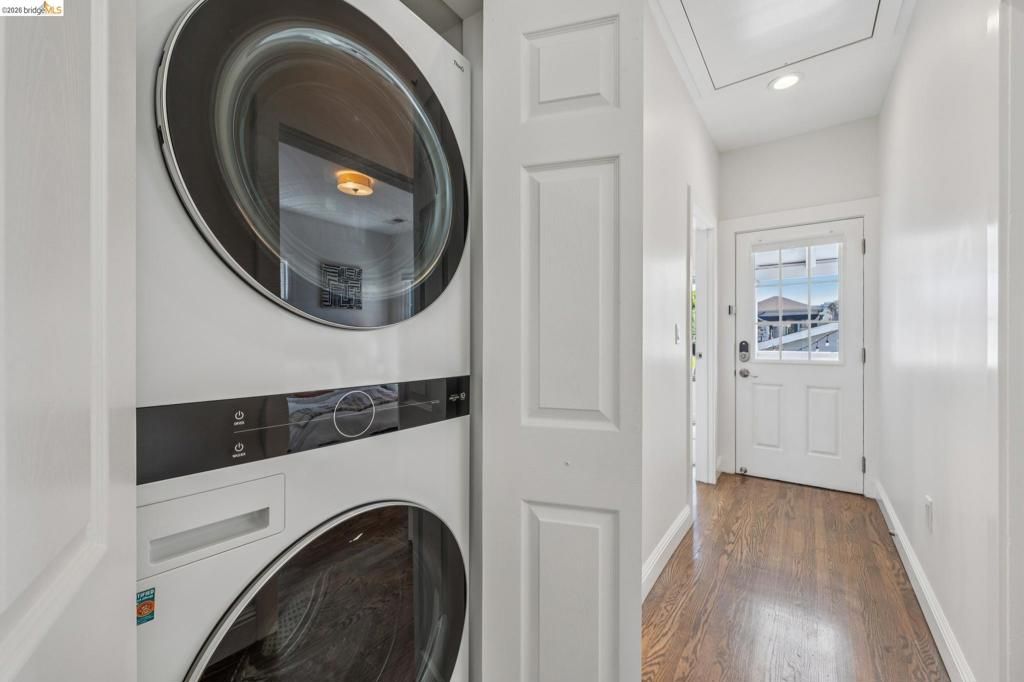 Image 15 of property listing at 2012 Chestnut St, Oakland, CA 94607