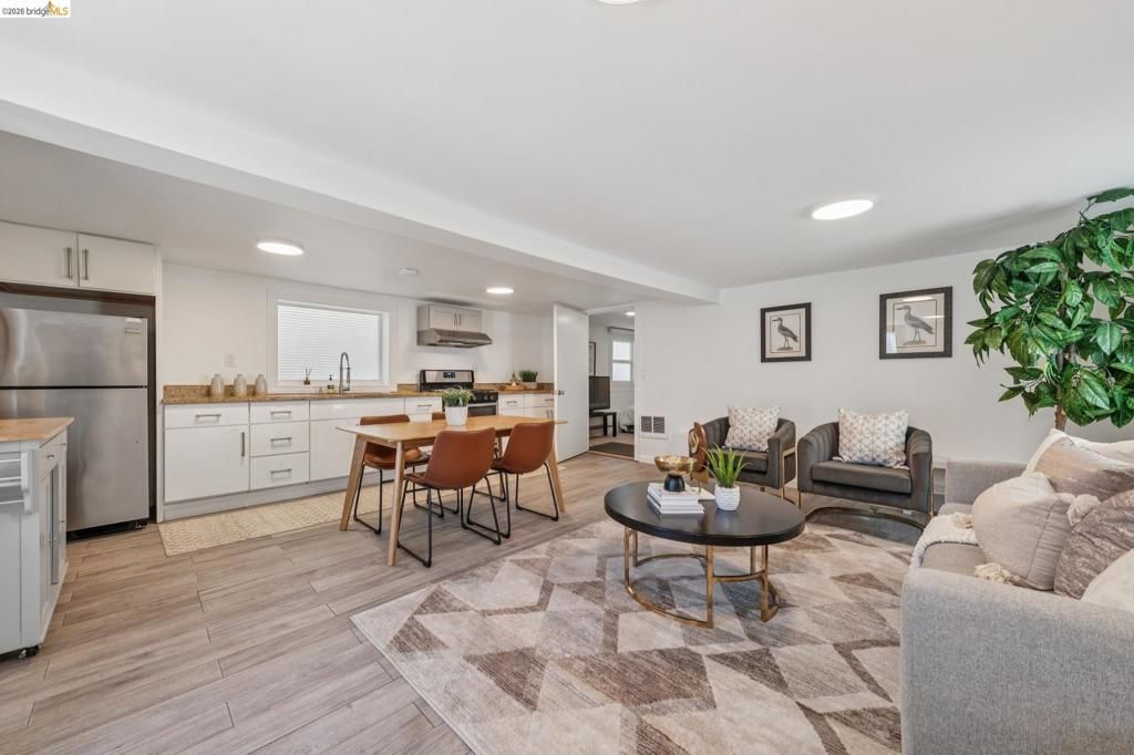 Image 19 of property listing at 2012 Chestnut St, Oakland, CA 94607