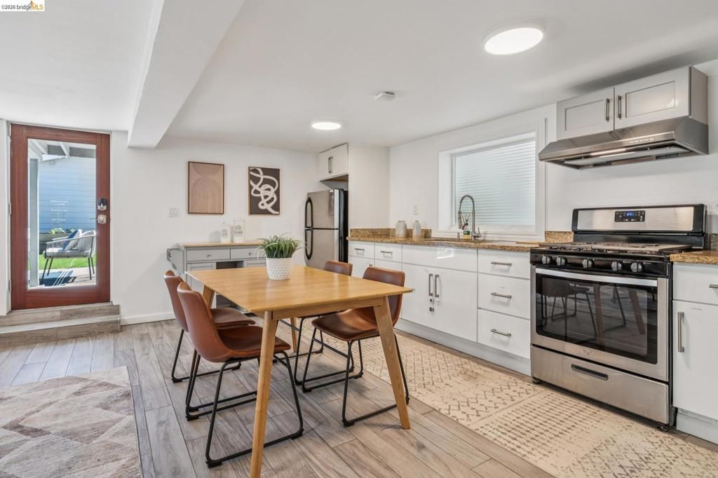 Image 22 of property listing at 2012 Chestnut St, Oakland, CA 94607