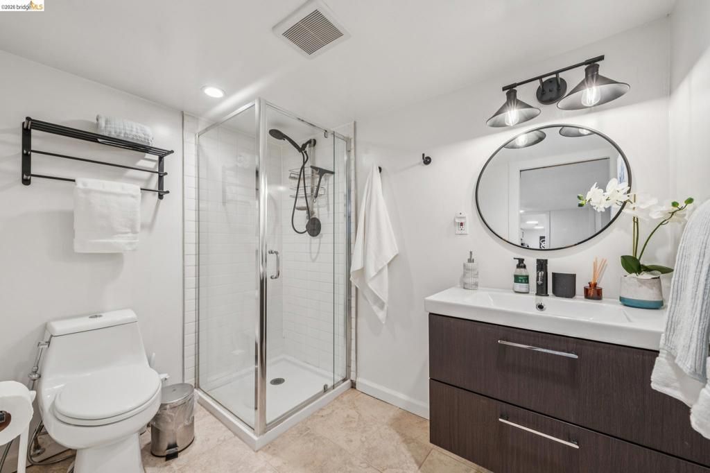 Image 25 of property listing at 2012 Chestnut St, Oakland, CA 94607