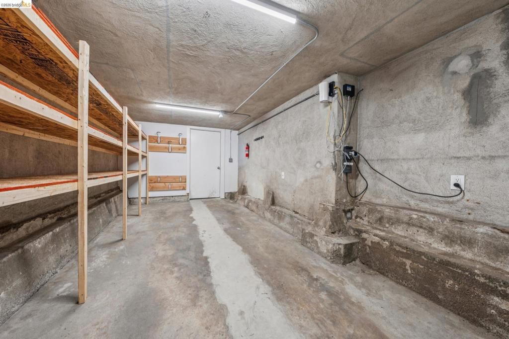 Image 28 of property listing at 2012 Chestnut St, Oakland, CA 94607