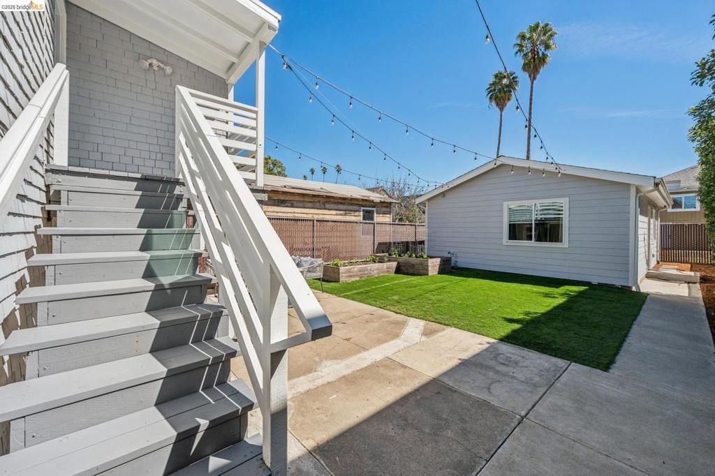 Image 30 of property listing at 2012 Chestnut St, Oakland, CA 94607