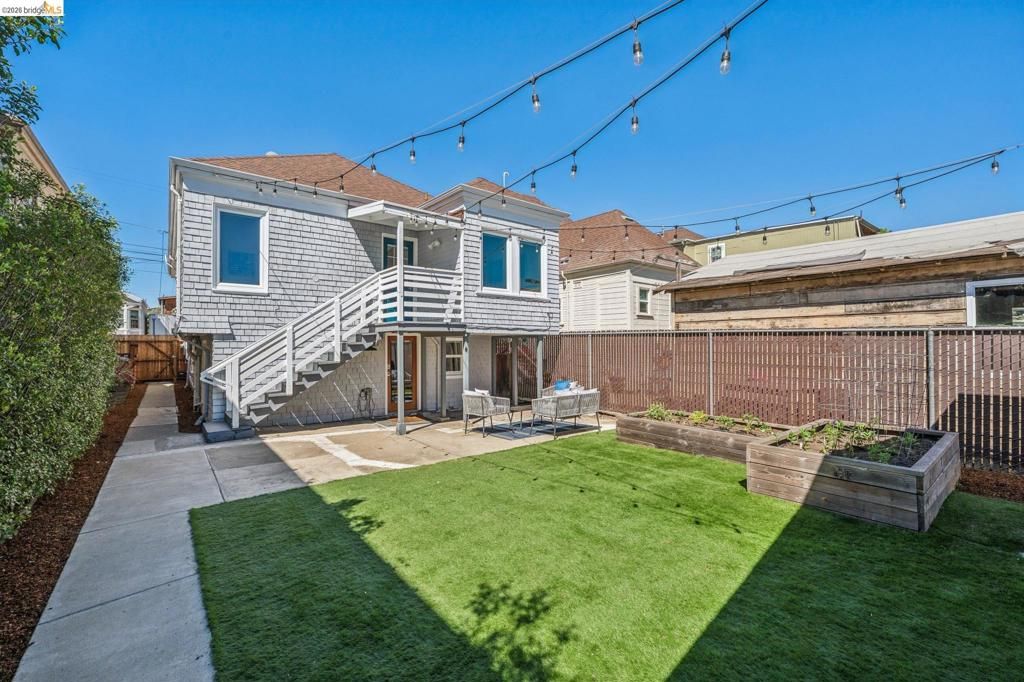 Image 32 of property listing at 2012 Chestnut St, Oakland, CA 94607