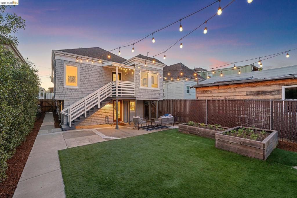 Image 45 of property listing at 2012 Chestnut St, Oakland, CA 94607