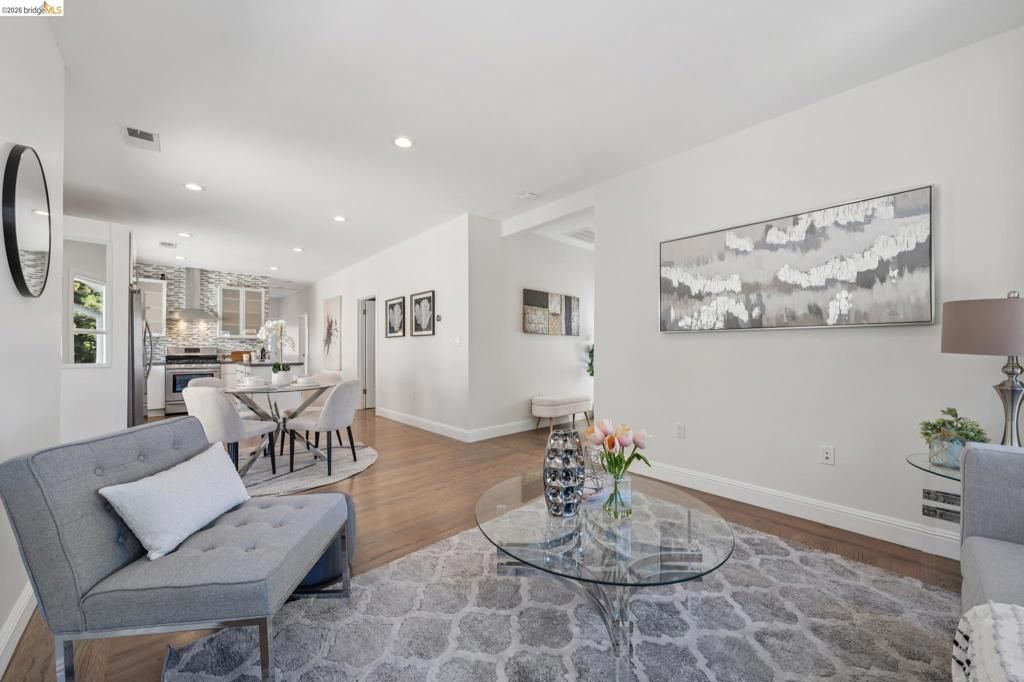 Image 5 of property listing at 2012 Chestnut St, Oakland, CA 94607