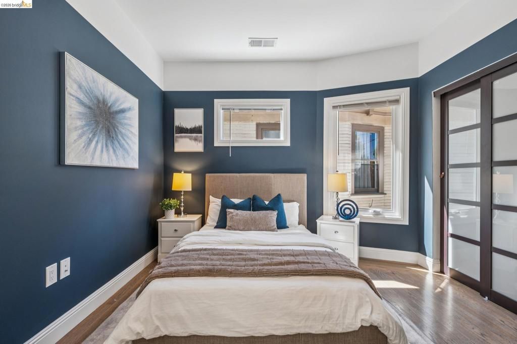 Image 9 of property listing at 2012 Chestnut St, Oakland, CA 94607