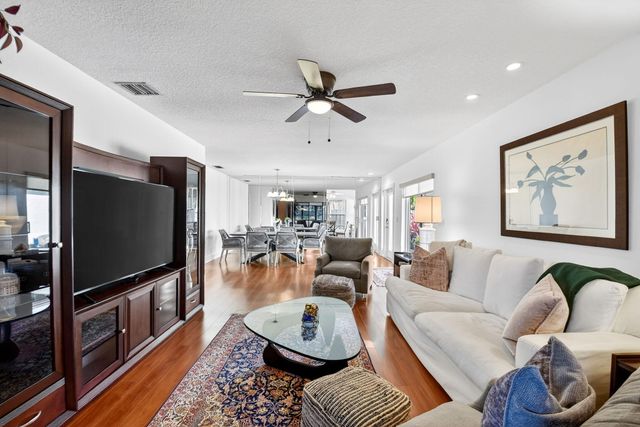 5198 Mirror Lakes Boulevard, Boynton Beach, FL 33472