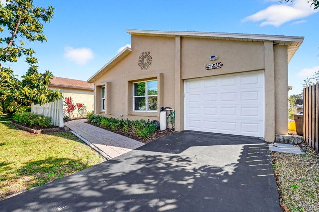 5198 Mirror Lakes Boulevard, Boynton Beach, FL 33472