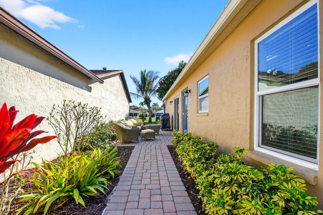 5198 Mirror Lakes Boulevard, Boynton Beach, FL 33472