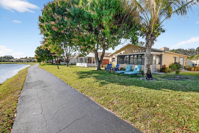 5198 Mirror Lakes Boulevard, Boynton Beach, FL 33472