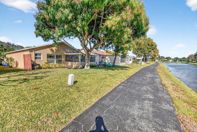 5198 Mirror Lakes Boulevard, Boynton Beach, FL 33472