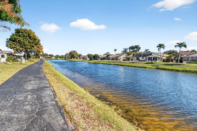 5198 Mirror Lakes Boulevard, Boynton Beach, FL 33472