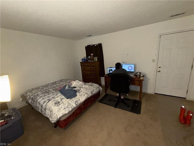 407 Hollomon DR, Hampton, VA 23666