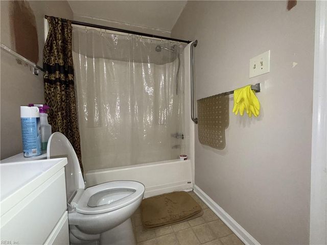 407 Hollomon DR, Hampton, VA 23666