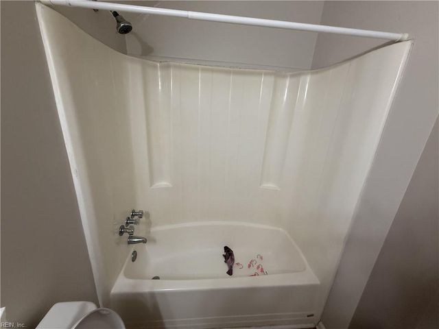 407 Hollomon DR, Hampton, VA 23666