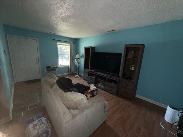 407 Hollomon DR, Hampton, VA 23666