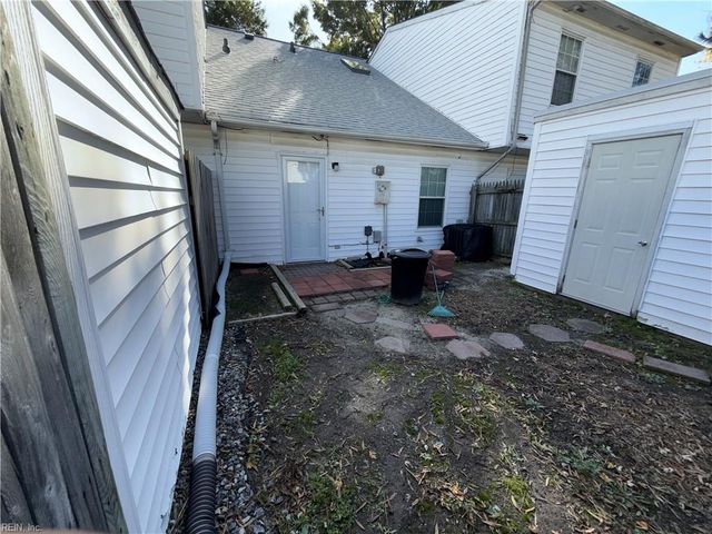 407 Hollomon DR, Hampton, VA 23666