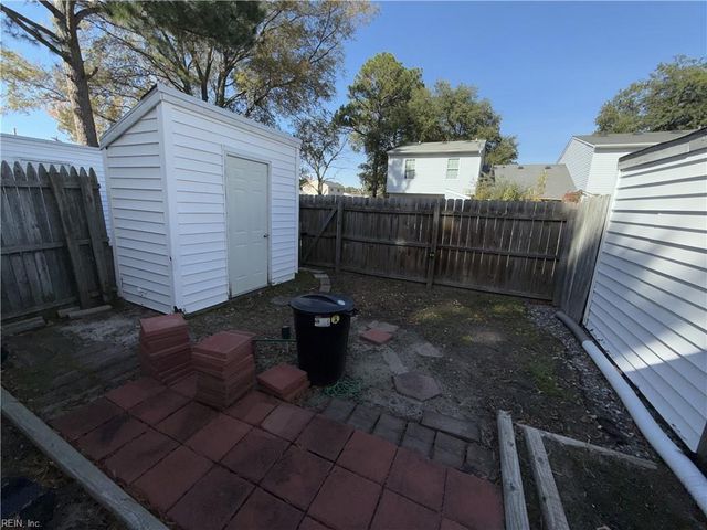 407 Hollomon DR, Hampton, VA 23666