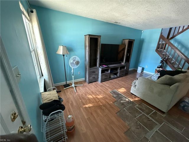 407 Hollomon DR, Hampton, VA 23666