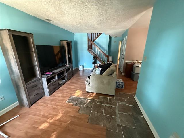 407 Hollomon DR, Hampton, VA 23666