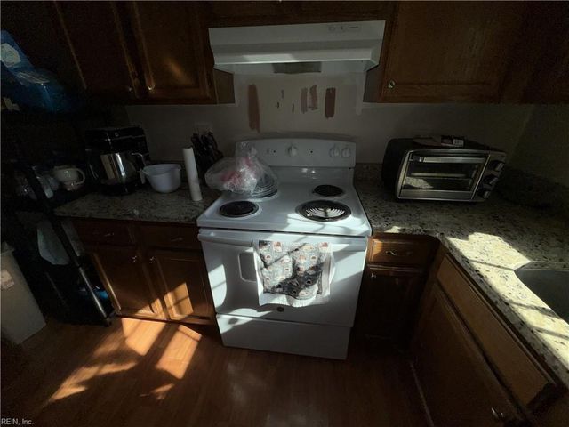 407 Hollomon DR, Hampton, VA 23666