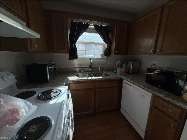 407 Hollomon DR, Hampton, VA 23666