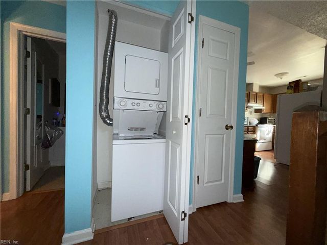 407 Hollomon DR, Hampton, VA 23666