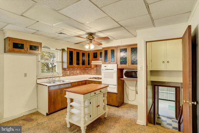 240 WALNUT ST, Highspire, PA 17034