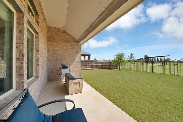 10700 Rock Bolt Drive, Aubrey, TX 76227