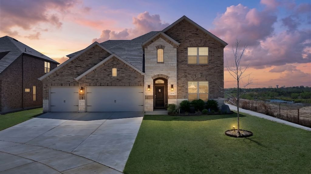 10700 Rock Bolt Drive, Aubrey, TX 76227