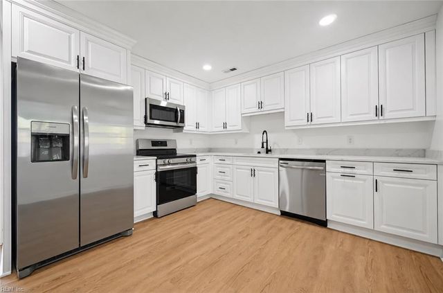 121 Phillips LN, Newport News, VA 23602